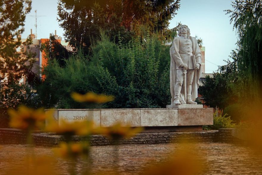 Zrínyi Miklós, a költő szobra